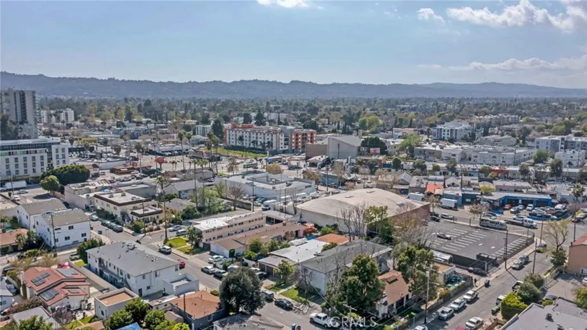 5653 Bakman Avenue, North Hollywood, California 91601