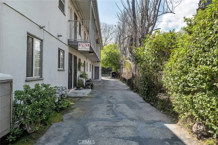 5653 Bakman Avenue, North Hollywood, California 91601