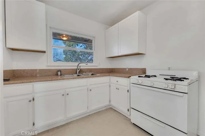 5653 Bakman Avenue, North Hollywood, California 91601