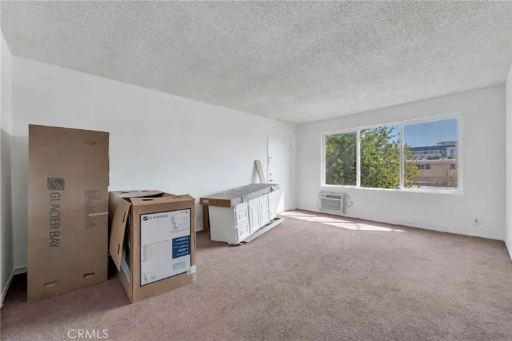 5653 Bakman Avenue, North Hollywood, California 91601