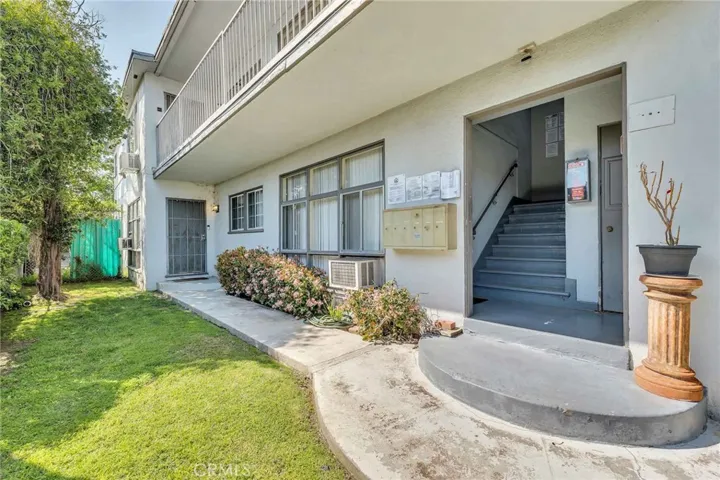 5653 Bakman Avenue, North Hollywood, California 91601