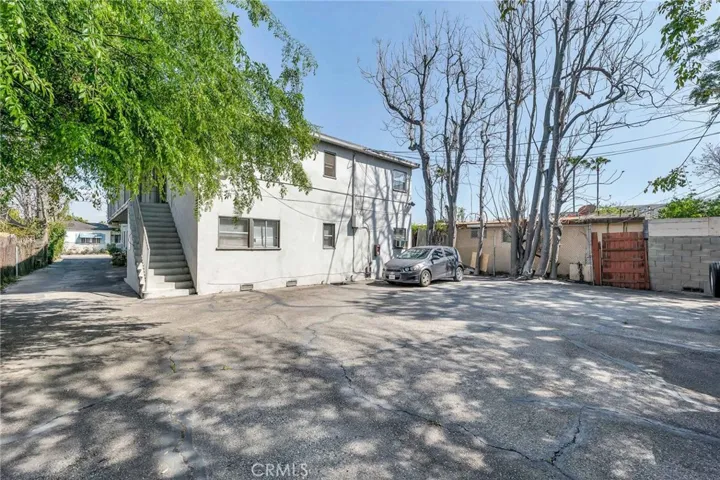 5653 Bakman Avenue, North Hollywood, California 91601