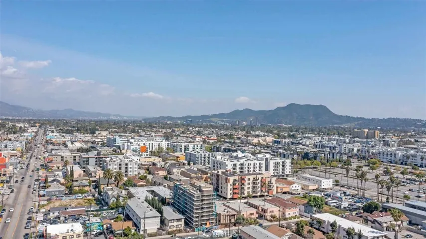 5653 Bakman Avenue, North Hollywood, California 91601
