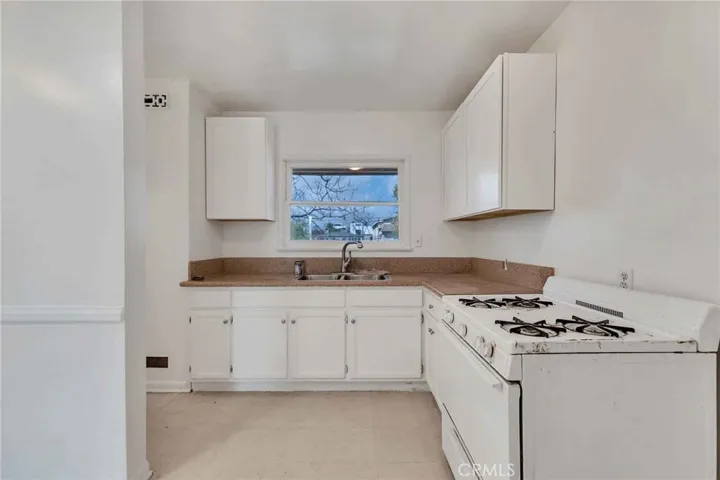 5653 Bakman Avenue, North Hollywood, California 91601