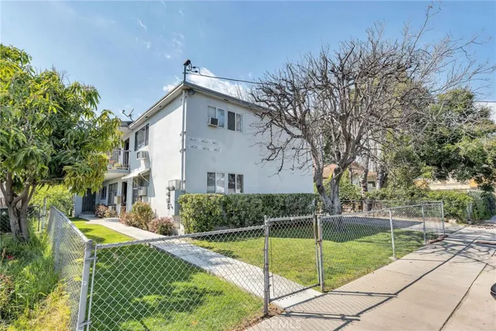 5653 Bakman Avenue, North Hollywood, California 91601