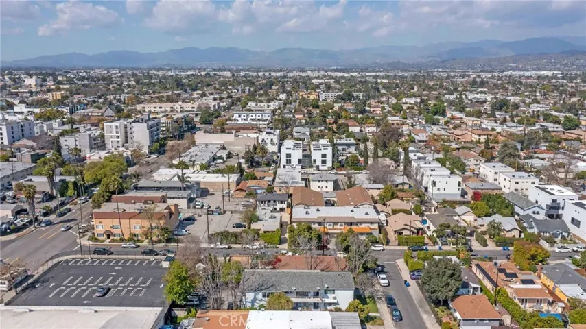 5653 Bakman Avenue, North Hollywood, California 91601