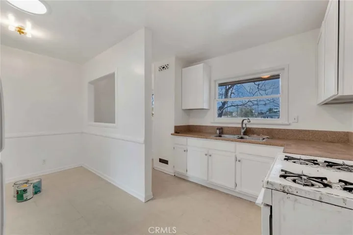 5653 Bakman Avenue, North Hollywood, California 91601
