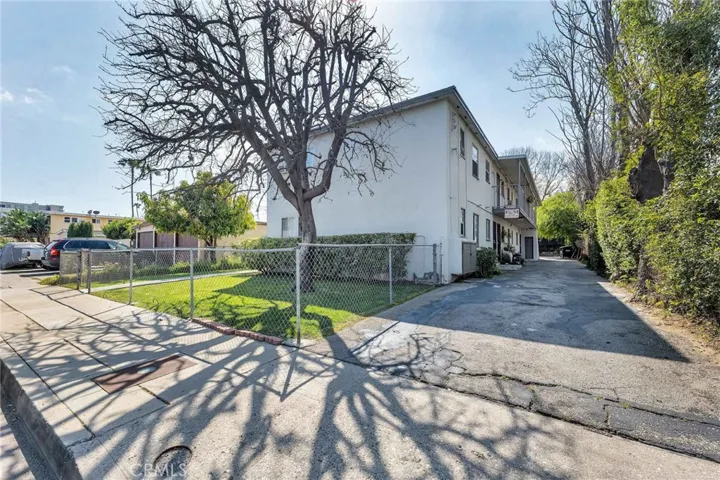 5653 Bakman Avenue, North Hollywood, California 91601