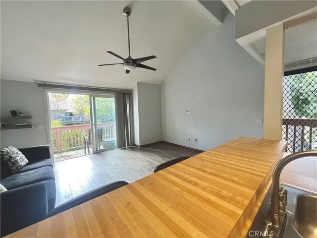 7101 Farralone Ave 143, Canoga Park, California 91303