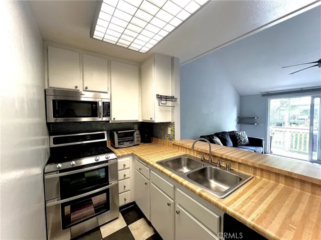 7101 Farralone Ave 143, Canoga Park, California 91303