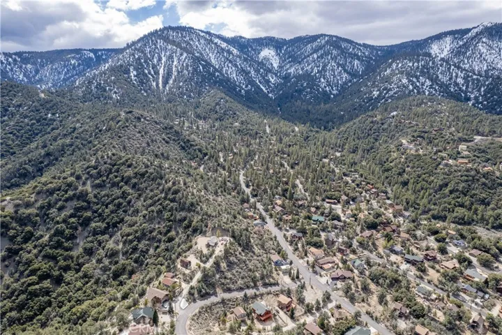 2032 Woodland Drive, Pine Mountain Club, California 93222