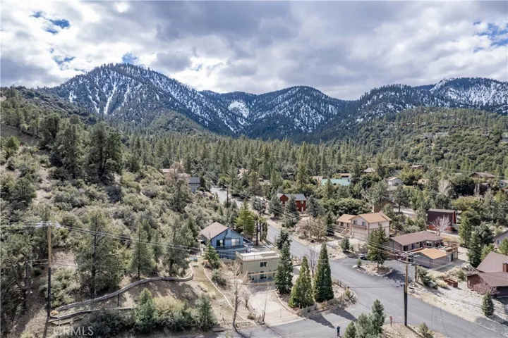 2032 Woodland Drive, Pine Mountain Club, California 93222