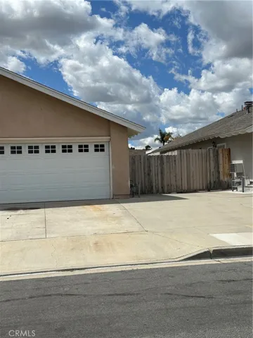 Wide driveway parking for 3 vehicles, plus small RV or boat parking on the sideyard
