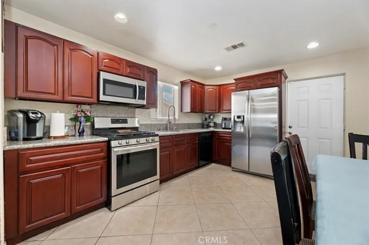 7407 Lincoln Avenue, Riverside, California 92504