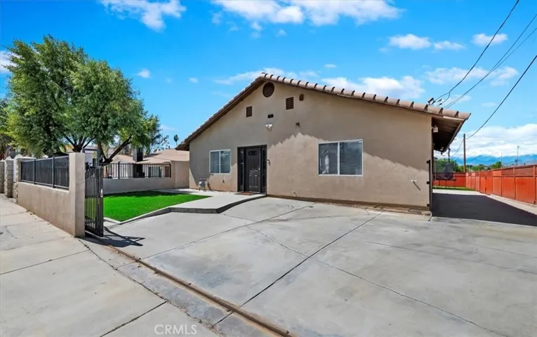7407 Lincoln Avenue, Riverside, California 92504
