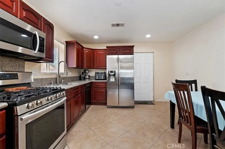 7407 Lincoln Avenue, Riverside, California 92504