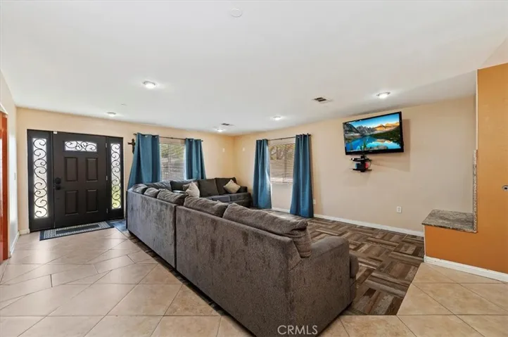 7407 Lincoln Avenue, Riverside, California 92504
