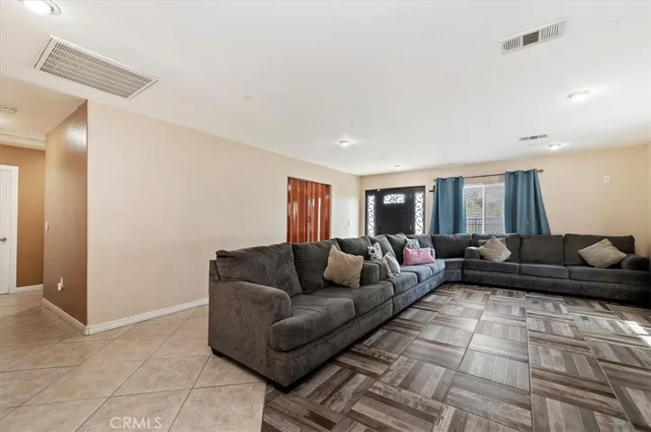 7407 Lincoln Avenue, Riverside, California 92504
