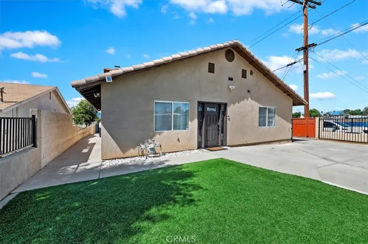 7407 Lincoln Avenue, Riverside, California 92504
