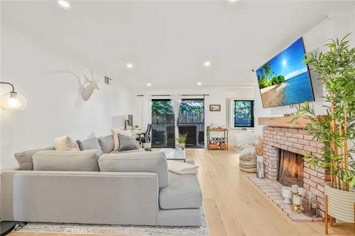 123 E Oak Avenue 204, El Segundo, California 90245