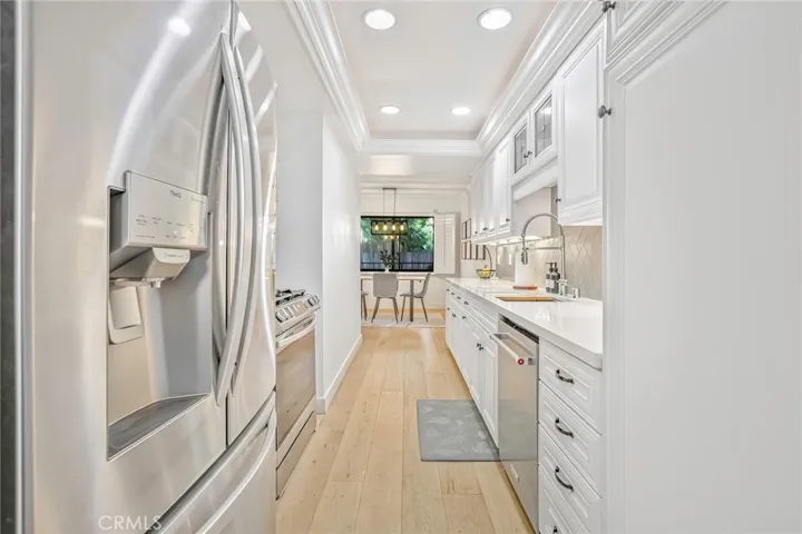 123 E Oak Avenue 204, El Segundo, California 90245