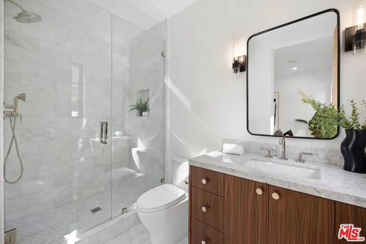 11943 Foxboro Drive, Los Angeles, California 90049