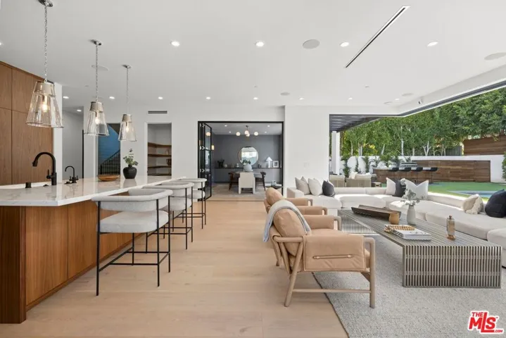 11943 Foxboro Drive, Los Angeles, California 90049