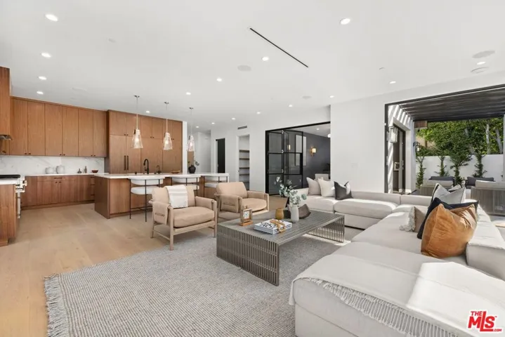11943 Foxboro Drive, Los Angeles, California 90049