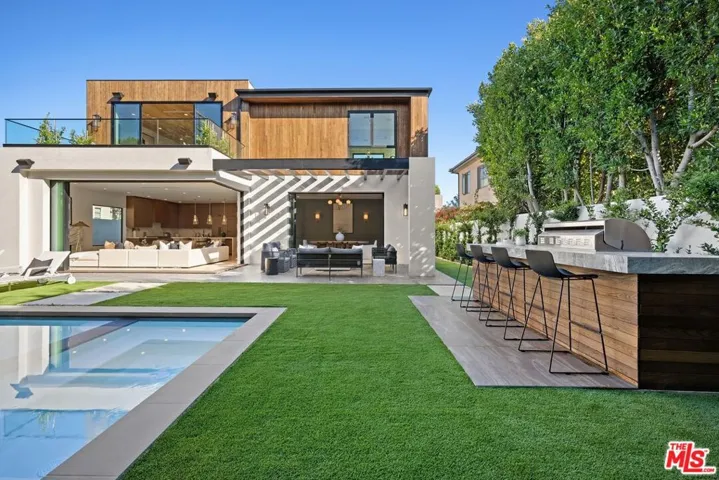 11943 Foxboro Drive, Los Angeles, California 90049