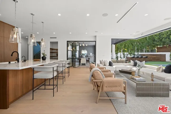 11943 Foxboro Drive, Los Angeles, California 90049