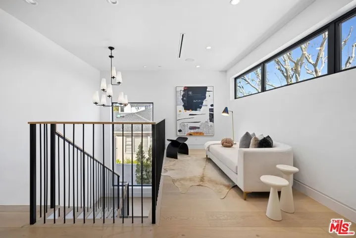 11943 Foxboro Drive, Los Angeles, California 90049