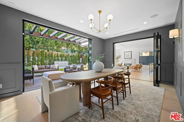 11943 Foxboro Drive, Los Angeles, California 90049
