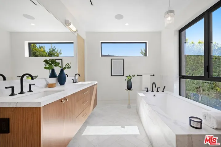 11943 Foxboro Drive, Los Angeles, California 90049