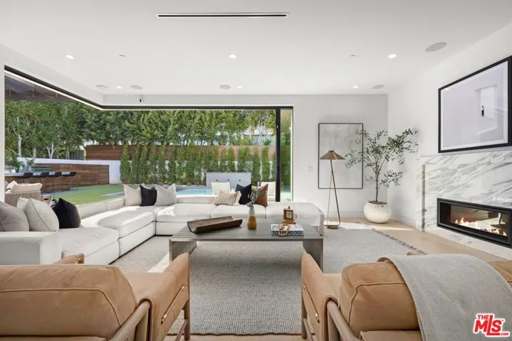 11943 Foxboro Drive, Los Angeles, California 90049
