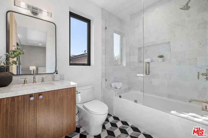 11943 Foxboro Drive, Los Angeles, California 90049