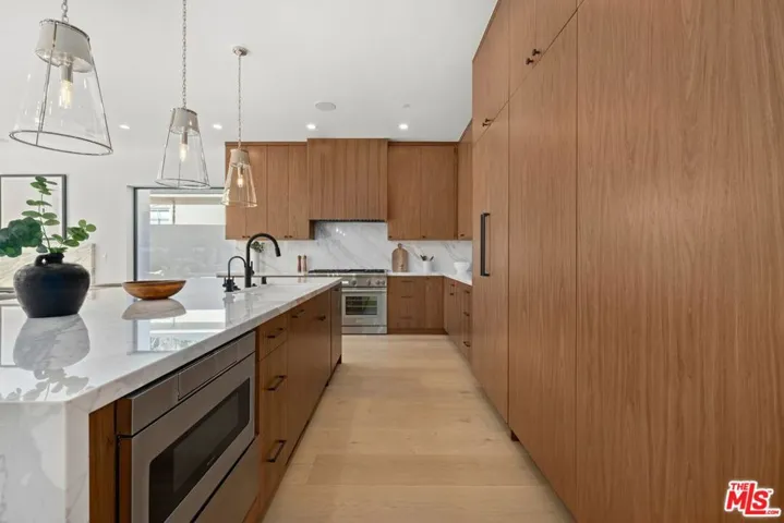 11943 Foxboro Drive, Los Angeles, California 90049