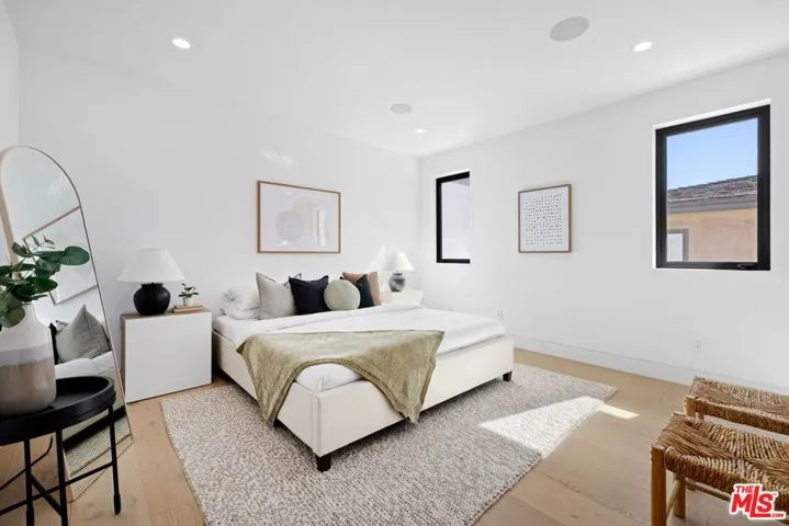 11943 Foxboro Drive, Los Angeles, California 90049