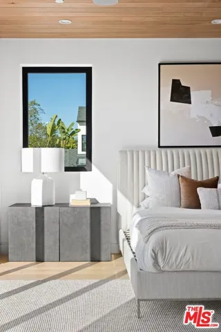 11943 Foxboro Drive, Los Angeles, California 90049