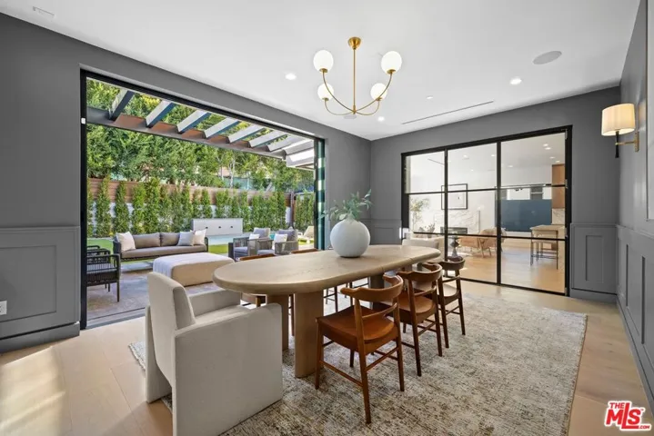 11943 Foxboro Drive, Los Angeles, California 90049