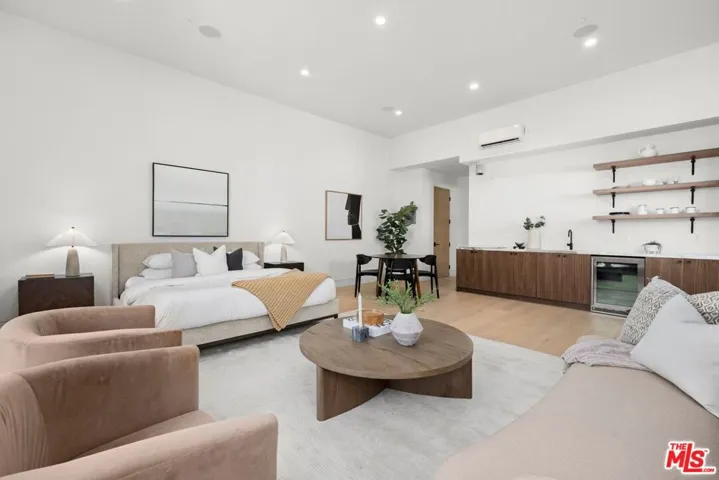 11943 Foxboro Drive, Los Angeles, California 90049