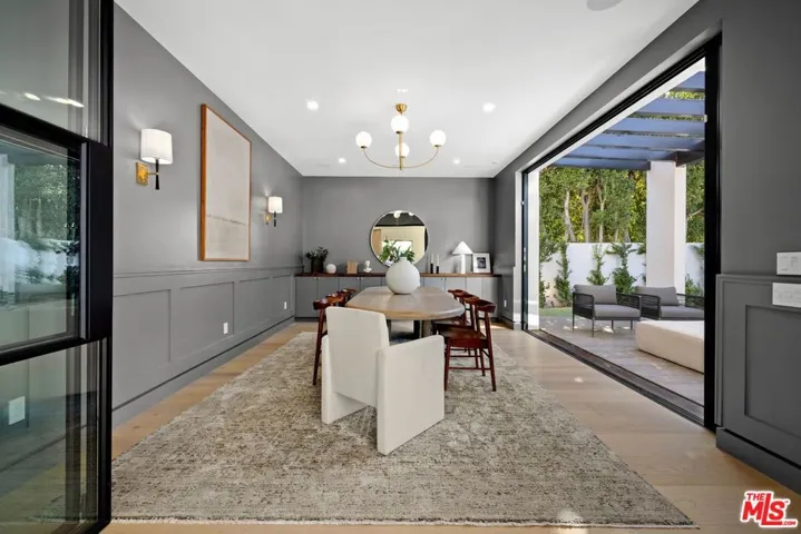 11943 Foxboro Drive, Los Angeles, California 90049
