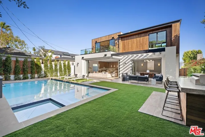 11943 Foxboro Drive, Los Angeles, California 90049