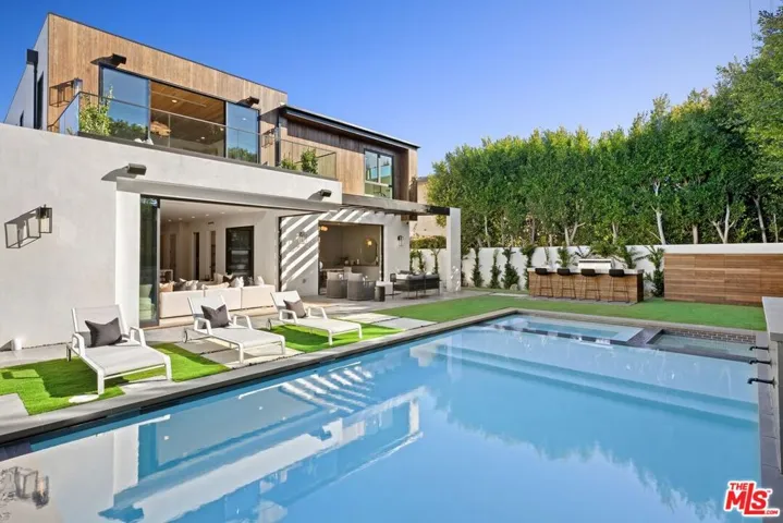 11943 Foxboro Drive, Los Angeles, California 90049