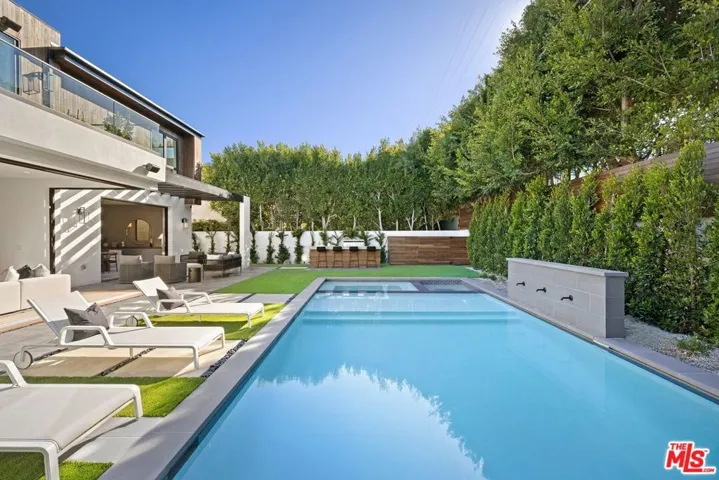 11943 Foxboro Drive, Los Angeles, California 90049