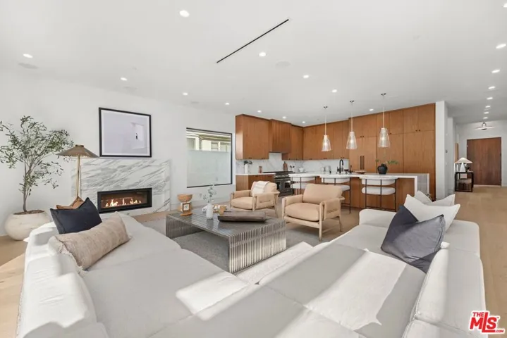 11943 Foxboro Drive, Los Angeles, California 90049