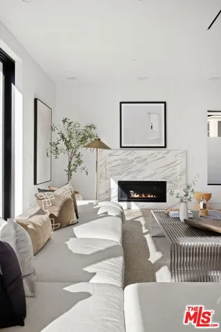 11943 Foxboro Drive, Los Angeles, California 90049