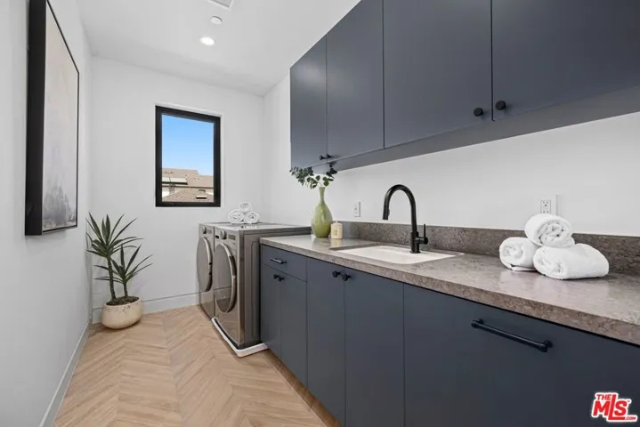 11943 Foxboro Drive, Los Angeles, California 90049