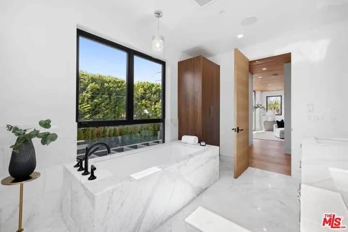 11943 Foxboro Drive, Los Angeles, California 90049