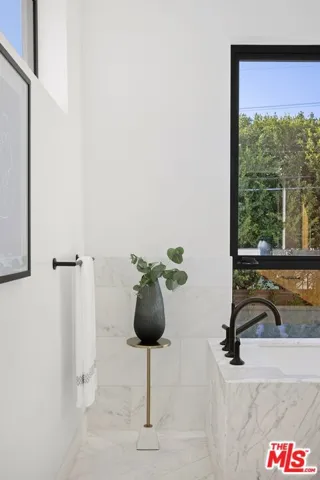 11943 Foxboro Drive, Los Angeles, California 90049