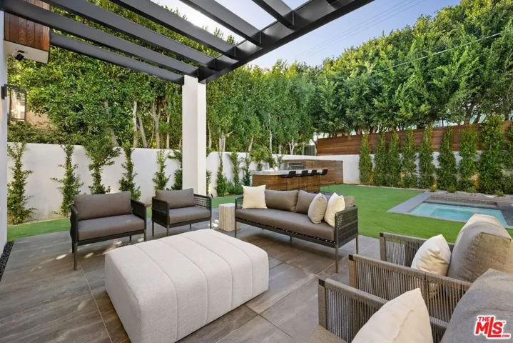 11943 Foxboro Drive, Los Angeles, California 90049